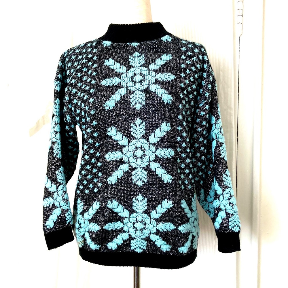 Vintage black & pale blue snowflake crewneck sweater